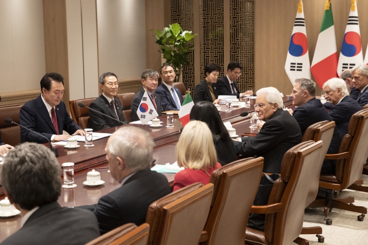 Il Presidente della Repubblica Sergio Mattarella con Yoon Suk Yeol,Presidente della Repubblica di Corea,in occasione della visita di Stato
