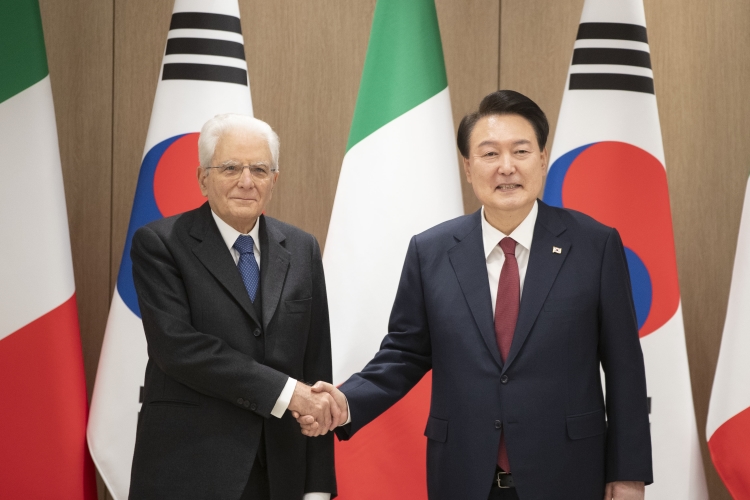 Il Presidente della Repubblica Sergio Mattarella con Yoon Suk Yeol,Presidente della Repubblica di Corea,in occasione della visita di Stato
