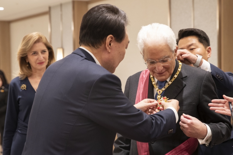Il Presidente della Repubblica Sergio Mattarella con Yoon Suk Yeol,Presidente della Repubblica di Corea,in occasione della visita di Stato
