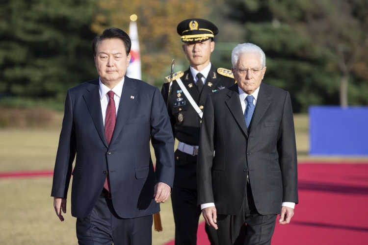 Il Presidente della Repubblica Sergio Mattarella con Yoon Suk Yeol,Presidente della Repubblica di Corea,in occasione della visita di Stato

