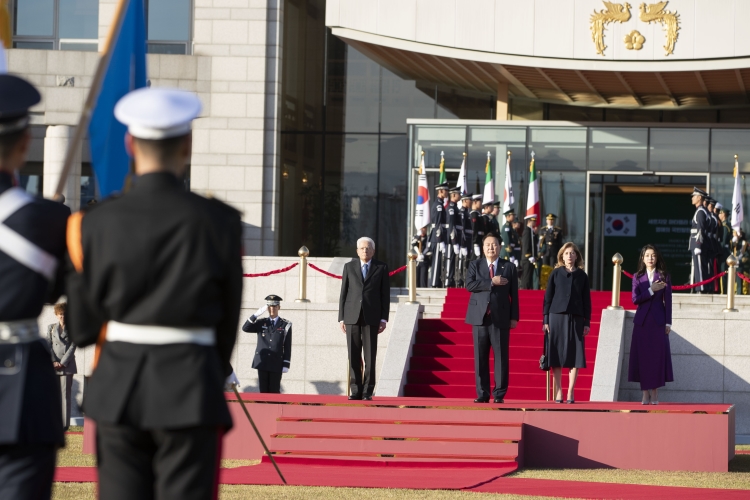Il Presidente della Repubblica Sergio Mattarella e la Signora Laura con il Presidente della Repubblica di Corea, Yoon Suk Yeol, e Consorte, Kim Keon Hee,in occasione della visita di Stato
