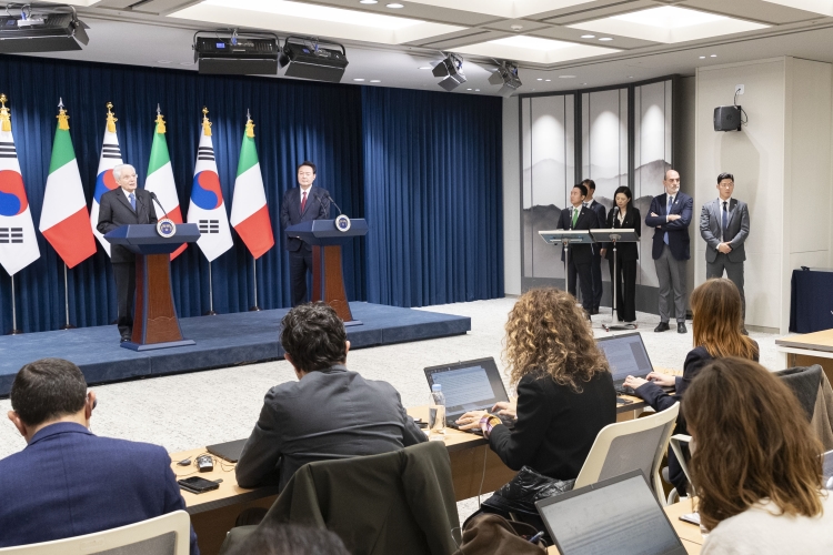 Il Presidente della Repubblica Sergio Mattarella con Yoon Suk Yeol,Presidente della Repubblica di Corea,in occasione della visita di Stato
