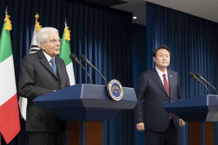 Il Presidente della Repubblica Sergio Mattarella con Yoon Suk Yeol,Presidente della Repubblica di Corea,in occasione della visita di Stato
