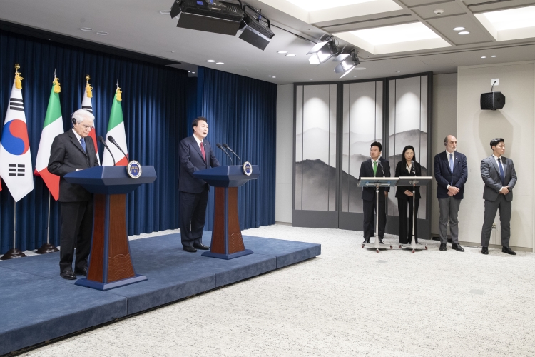 Il Presidente della Repubblica Sergio Mattarella con Yoon Suk Yeol,Presidente della Repubblica di Corea,in occasione della visita di Stato
