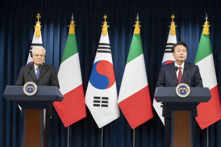 Il Presidente della Repubblica Sergio Mattarella con Yoon Suk Yeol,Presidente della Repubblica di Corea,in occasione della visita di Stato
