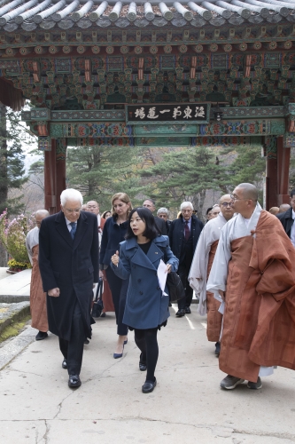 Il Presidente della Repubblica Sergio Mattarella al Tempio Haeinsa in occasione della visita di Stato nella Repubblica di Corea
