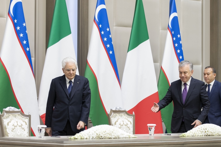 Il Presidente della Repubblica Sergio Mattarella con Shavkat Mirziyoyev, Presidente della Repubblica dell’Uzbekistan, in occasione della firma di intese  
