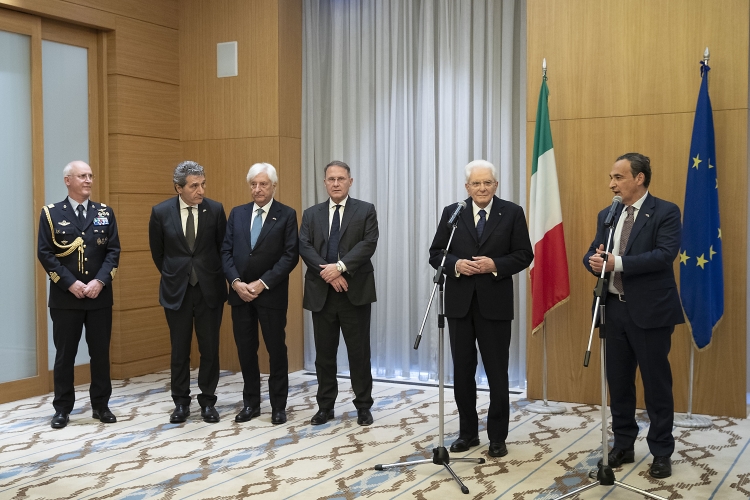 Il Presidente della Repubblica Sergio Mattarella incontra il personale dell’Ambasciata d’Italia a Tashkent e una rappresentanza della collettività italiana in Uzbekistan, in occasione della visita Ufficiale nella Repubblica dell’Uzbekistan 