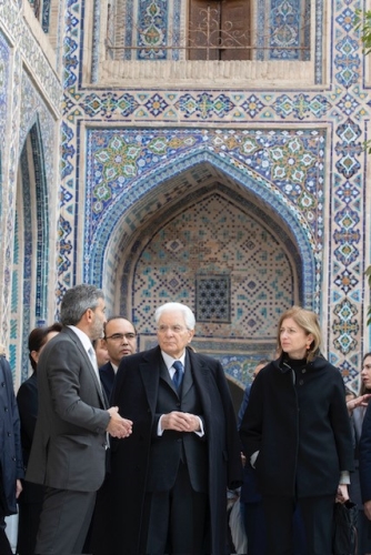 Il Presidente della Repubblica Sergio Mattarella e la Signora Laura al Complesso Monumentale Shah-i-Zinda,
a Samarcanda, in occasione della visita Ufficiale
