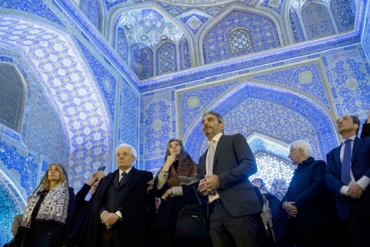 Il Presidente della Repubblica Sergio Mattarella e la Signora Laura al Complesso Monumentale Shah-i-Zinda,
 a Samarcanda
