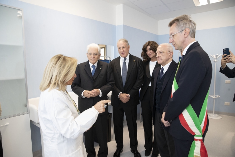 Il Presidente della Repubblica Sergio Mattarella visita degli ambulatori assistenziali del polo universitario di Scampia
