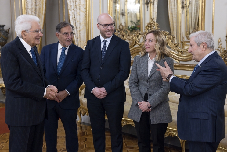 Il Presidente Sergio Mattarella con il Presidente del Senato Ignazio La Russa, il Presidente della Camera dei Deputati Lorenzo Fontana, il Presidente del Consiglio Giorgia Meloni e il Presidente della Corte Costituzionale f.f.  Augusto Barbera, in occasione della cerimonia di giuramento dei nuovi Giudici della Corte costituzionale, Prof. Giovanni Pitruzzella e Prof.ssa Antonella Sciarrone Alibrandi