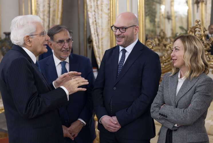 Il Presidente Sergio Mattarella con il Presidente del Senato Ignazio La Russa, il Presidente della Camera dei Deputati Lorenzo Fontana e il Presidente del Consiglio Giorgia Meloni, in occasione della cerimonia di giuramento dei nuovi Giudici della Corte costituzionale, Prof. Giovanni Pitruzzella e Prof.ssa Antonella Sciarrone Alibrandi
