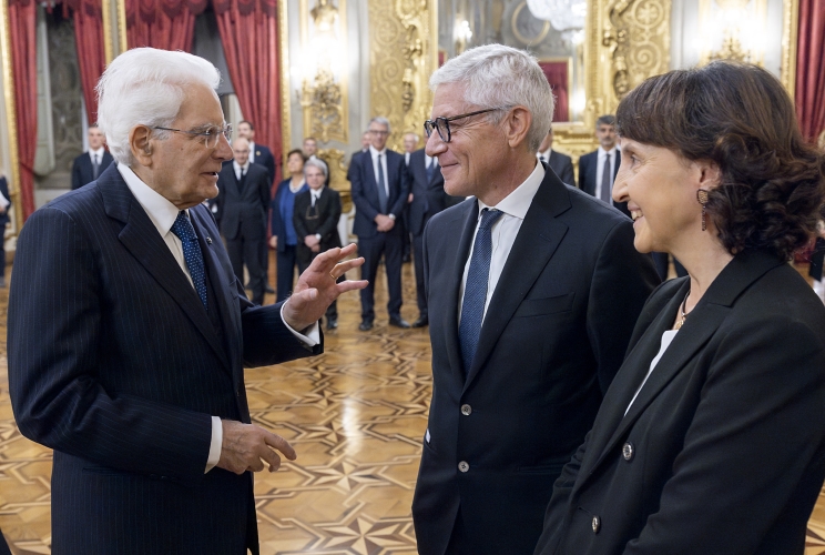 Il Presidente Sergio Mattarella con i nuovi Giudici della Corte costituzionale, Prof. Giovanni Pitruzzella e Prof.ssa Antonella Sciarrone Alibrandi