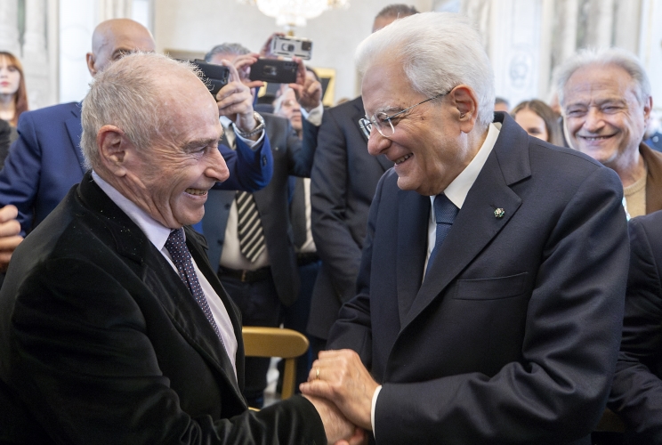 Il Presidente Sergio Mattarella con Edoardo Vianello, in occasione dell'incontro con una delegazione dell’Associazione fonografici italiani, in occasione del 75° anniversario di costituzione dell’AFI