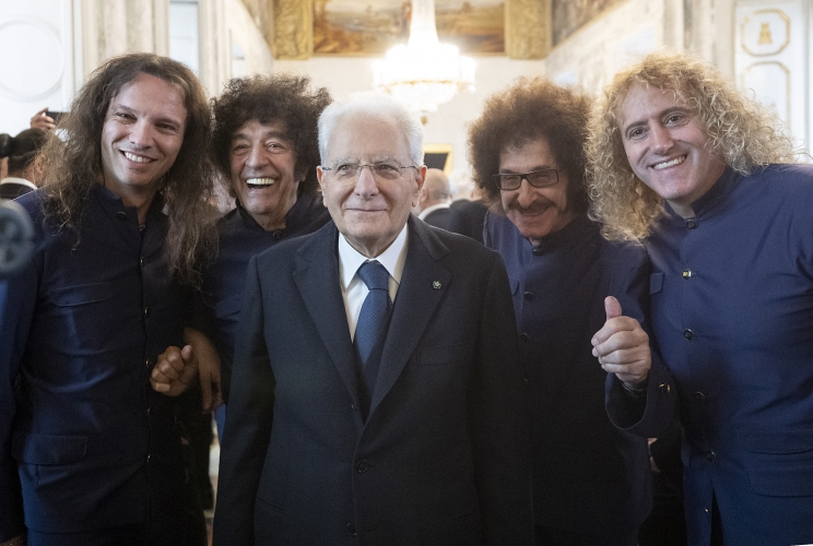 Il Presidente Sergio Mattarella con i Cugini di Campagna, in occasione dell'incontro con una delegazione dell’Associazione fonografici italiani, in occasione del 75° anniversario di costituzione dell’AFI