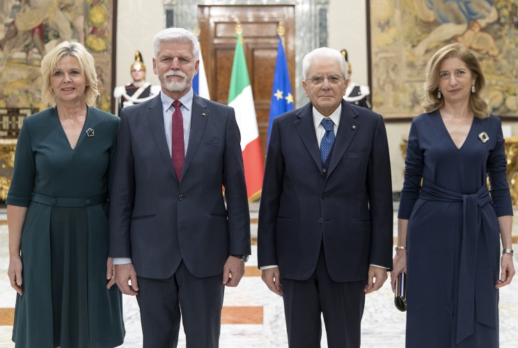 Il Presidente Sergio Mattarella e la Signora Laura con il Presidente della Repubblica Ceca, S.E. il Signor Petr Pavel e la Signora Eva Pavlova