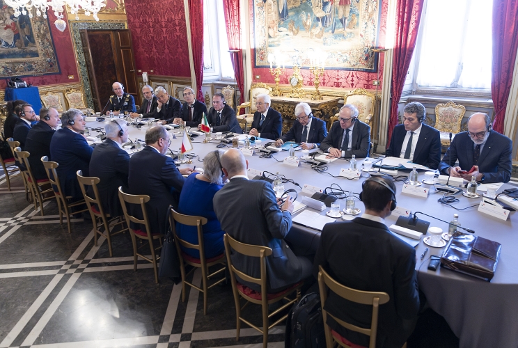 Il Presidente Sergio Mattarella e il Presidente della Repubblica Ceca, S.E. il Signor Petr Pavel nel corso dei colloqui allargati alle delegazioni