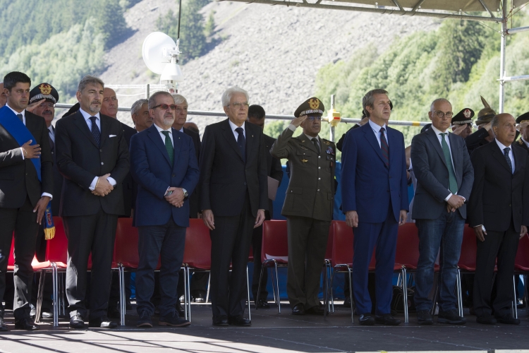 Il Presidente Sergio Mattarella e le autorità presenti