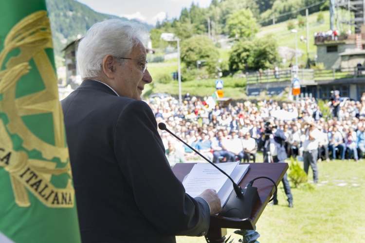 Il Presidente Sergio Mattarella durante la cerimonia per il trentennale dell’alluvione in Valtellina