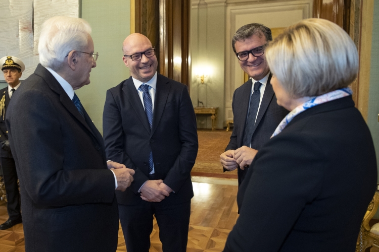Il Presidente della Repubblica Sergio Mattarella Lorenzo Fontana, Presidente della Camera dei deputati ,Gian Marco Centinaio, Vice Presidente del Senato della Repubblica, Marina Calderone, Ministro del lavoro e delle politiche sociali – Rappresentante del Governo,
in occasione della cerimonia del centenario della istituzione della “Stella al Merito del Lavoro” e di consegna delle Stelle al Merito del Lavoro per l’anno 2023 
