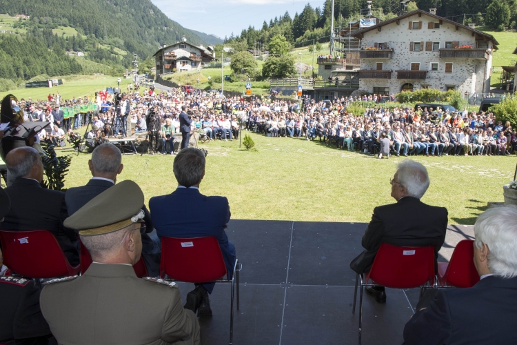 Il Presidente Sergio Mattarella durante la cerimonia per il trentennale dell’alluvione in Valtellina