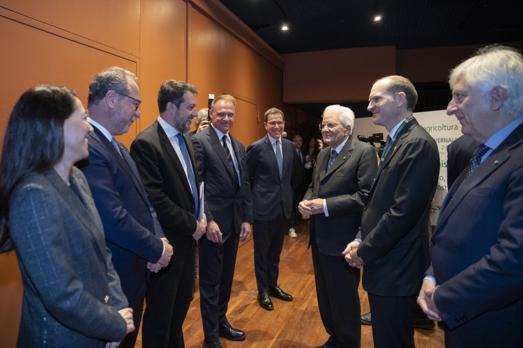 Il Presidente della Repubblica Sergio Mattarella con Licia Ronzulli, Vice Presidente del Senato della Repubblica,con Giorgio Mulè, Vice Presidente della Camera dei Deputati,con Matteo Salvini, Vicepresidente del Consiglio dei Ministri e Ministro delle infrastrutture e dei trasporti,con Francesco Lollobrigida, Ministro dell'agricoltura, della sovranità alimentare e delle foreste,con Fabrizio Castaldi, Segretario generale della Camera dei Deputati,e con Massimiliano Giansanti, Presidente di Confagricoltura  in occasione dell'Assemblea generale di Confagricoltura
