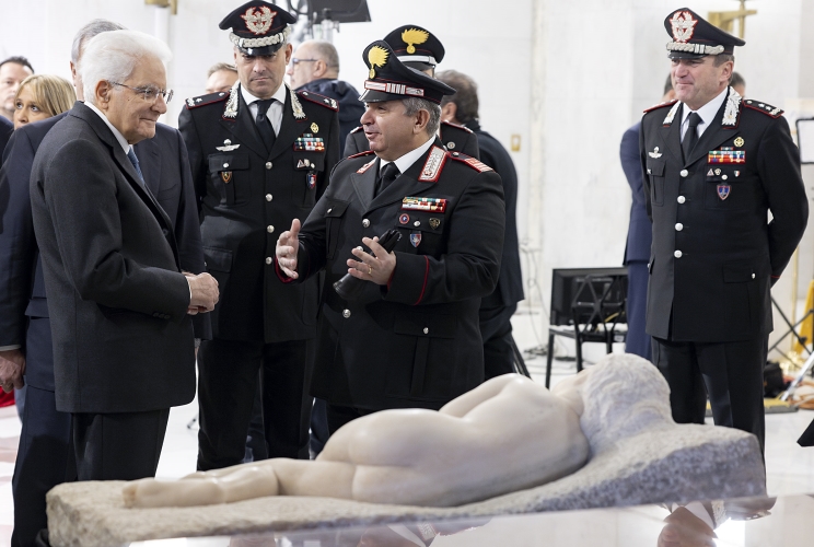 Il Presidente Sergio Mattarella visita la mostra “L’arte salvata all’estero”, a cura del MAECI e del Comando tutela patrimonio culturale dell’Arma dei Carabinieri