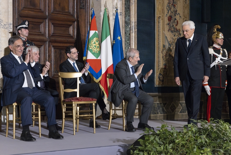 Il Presidente della Repubblica Sergio Mattarella al termine della cerimonia per lo scambio degli auguri di fine anno con i rappresentanti delle istituzioni, delle forze politiche e della società civile