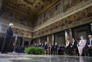 
Il Presidente Sergio Mattarella rivolge il suo indirizzo di saluto in occasione dell'incontro con i vincitori dell’ottavo Corso-concorso SNA di formazione dirigenziale