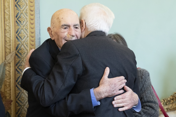  Il Presidente della Repubblica Sergio Mattarella con Sami Modiano, al termine della celebrazione del "Giorno della Memoria"