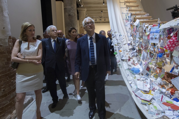 Il Presidente Sergio Mattarella, la signora Laura e Paolo Baratta