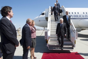 Il Presidente Sergio Mattarella al suo arrivo all'Aeroporto Internazionale di Atene