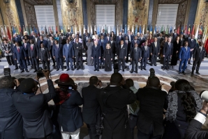 Il Presidente della Repubblica Sergio Mattarella con il Presidente del Consiglio Giorgia Meloni, in occasione del Vertice Italia Africa