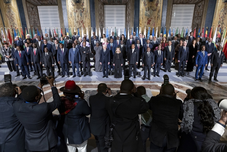 Il Presidente della Repubblica Sergio Mattarella con il Presidente del Consiglio Giorgia Meloni, in occasione del Vertice Italia Africa