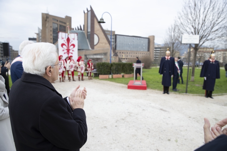 Il Presidente della Repubblica Sergio Mattarella durante la cerimonia di intitolazione del già Parco S. Donato a Pier Luigi Vigna
