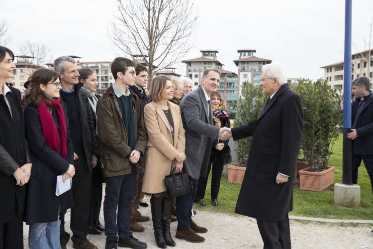 Il Presidente della Repubblica Sergio Mattarella saluta i familiari Piero Luigi Vigna, in occasione della cerimonia di intitolazione del già Parco S. Donato a Piero Luigi Vigna
