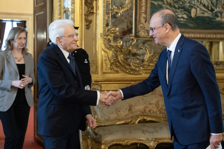 Il Presidente della Repubblica Sergio Mattarella saluta Giuseppe Valditara, Ministro dell’Istruzione e del merito,in occasione della celebrazione del “Giorno del Ricordo” 
