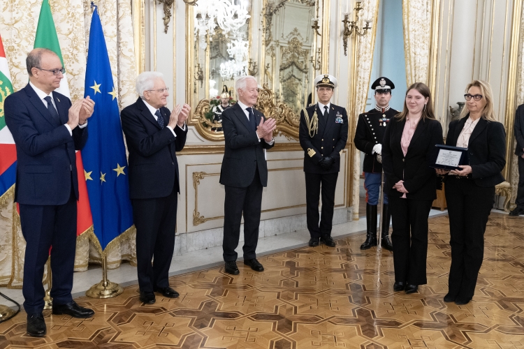 Il Presidente della Repubblica Sergio Mattarella consegna i premi ai vincitori del concorso nazionale promosso dal Ministero dell'Istruzione e del merito, dal titolo “10 febbraio" -“Un mondo e un passato”.Storie dai luoghi di origine degli esuli giuliano-fiumano-dalmati
