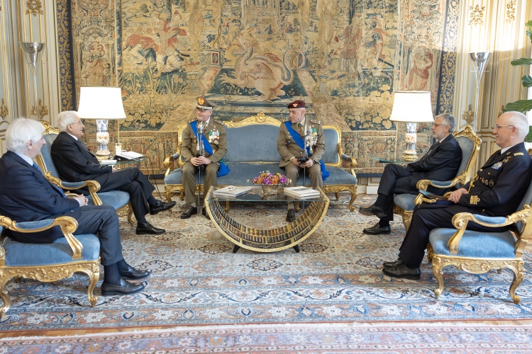 Il Presidente della Repubblica Sergio Mattarella con il  Gen. C.A. Pietro Serino Gen. C.A. Carmine Masiello, rispettivamente Capo di Stato Maggiore dell'Esercito Italiano uscente e subentrante   