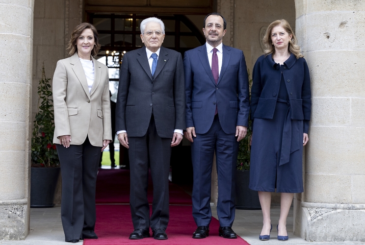 Il Presidente della Repubblica Sergio Mattarella e il Presidente della Repubblica di Cipro Nikos Christodoulides nel corso degli onori militari