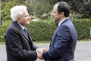 Il Presidente della Repubblica Sergio Mattarella accolto dal Presidente della Repubblica di Cipro Nikos Christodoulides