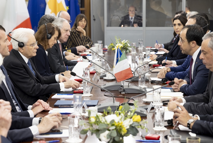  Il Presidente della Repubblica Sergio Mattarella e il Presidente della Repubblica di Cipro Nikos Christodoulides nel corso dei colloqui allargati alle rispettive delegazioni