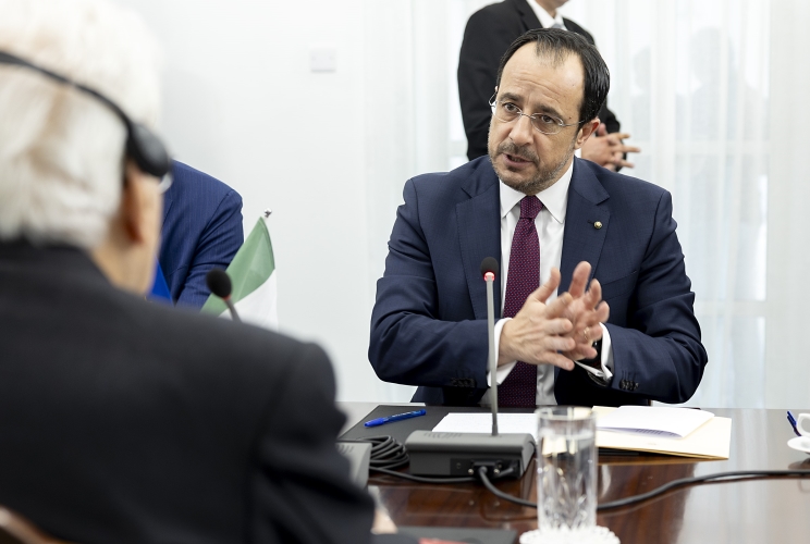 Il Presidente della Repubblica Sergio Mattarella e il Presidente della Repubblica di Cipro Nikos Christodoulides nel corso dei colloqui allargati alle rispettive delegazioni