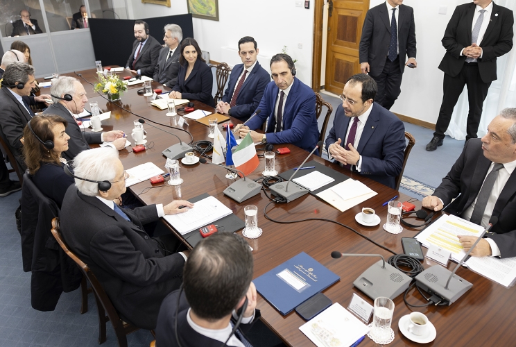 Il Presidente della Repubblica Sergio Mattarella e il Presidente della Repubblica di Cipro Nikos Christodoulides nel corso dei colloqui allargati alle rispettive delegazioni