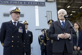 Il Presidente della Repubblica Sergio Mattarella nel corso della visita alla Nave Bergamini accompagnato  dal Capo di Stato Maggiore della Marina, Amm. Sq. Enrico Credendino