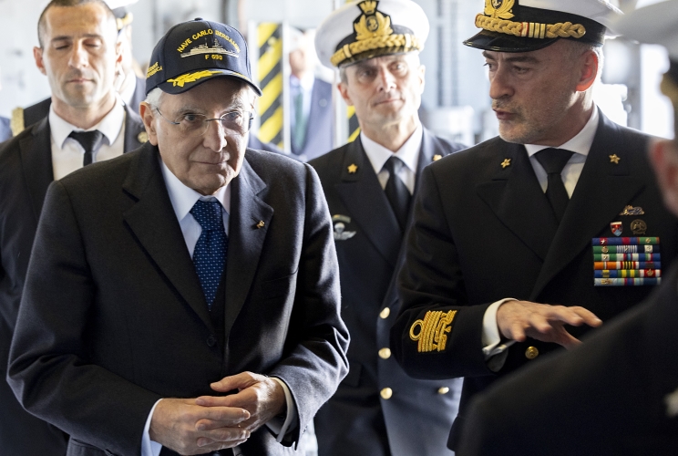 Il Presidente della Repubblica Sergio Mattarella con il Capo di Stato Maggiore della Marina, Amm. Sq. Enrico Credendino