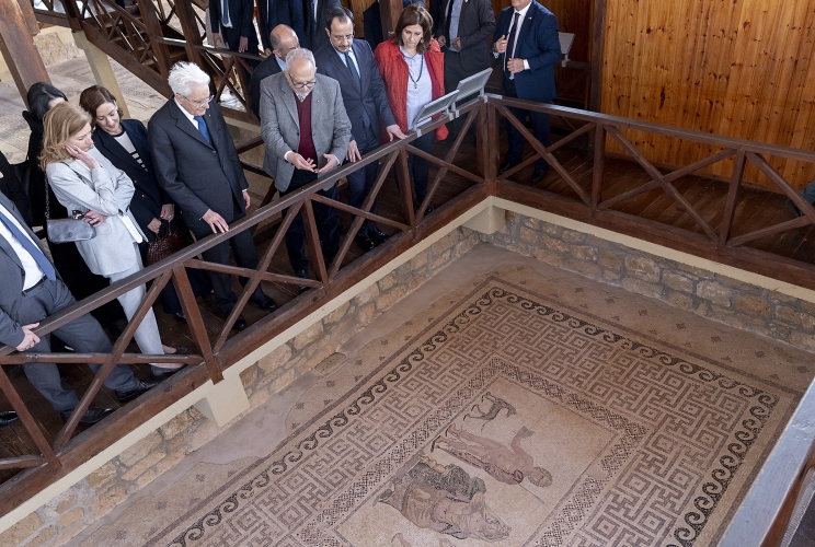 Il Presidente della Repubblica Sergio Mattarella con il Presidente della Repubblica di Cipro, Nikos Christodoulides, nel corso della visita al Parco Archeologico di Pafos