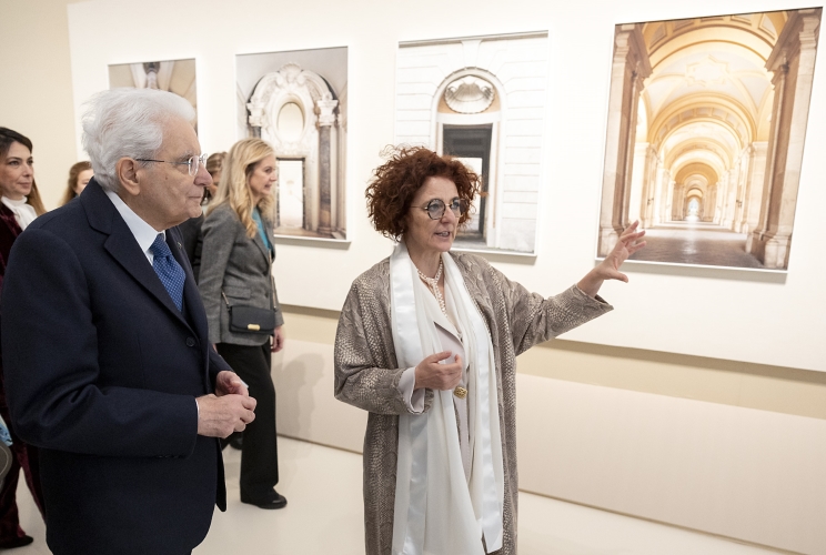Il Presidente della Repubblica Sergio Mattarella con l’Arch. Tiziana Maffei, Direttrice della Reggia di Caserta, nel corso della visita mostra “Visioni”