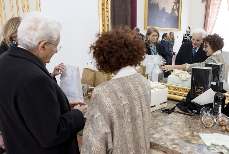 Il Presidente della Repubblica Sergio Mattarella e la Sig.ra Laura con l’Arch. Tiziana Maffei, Direttrice della Reggia di Caserta